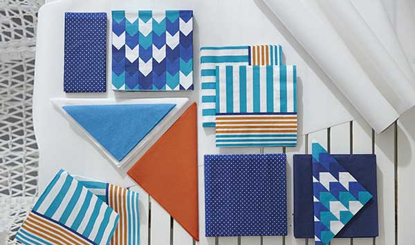 verschiedene Servietten, in verschiedenen Farben und Designs