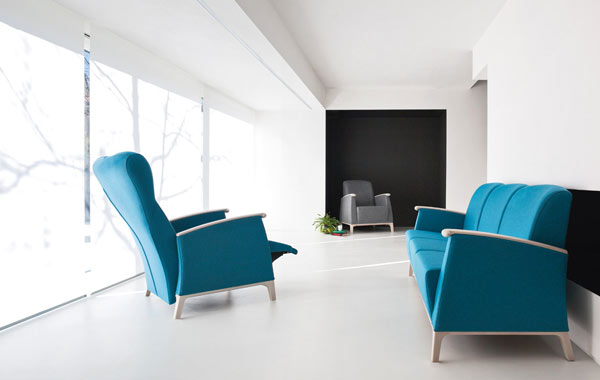 Ruhesessel mit Funktion und Sofa