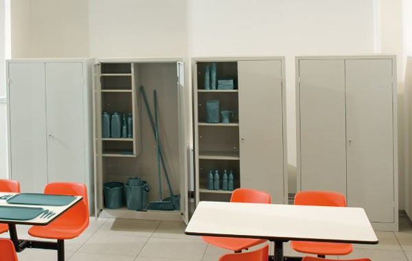 Ordnung im Raum durch clevere Einteilung. Auch als versperrbarer Chemikalienschrank erhältlich