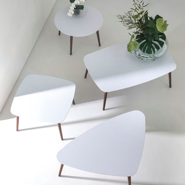 Beistelltische, verschiedene gefällige Formen